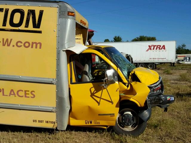 1GDHG31R6X1041391 - 1999 GMC SAVANA CUT YELLOW photo 10