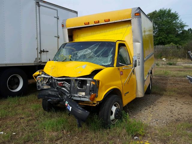 1GDHG31R6X1041391 - 1999 GMC SAVANA CUT YELLOW photo 2