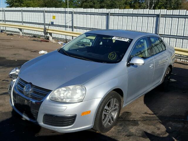 3VWRF71K76M689178 - 2006 VOLKSWAGEN JETTA SILVER photo 2