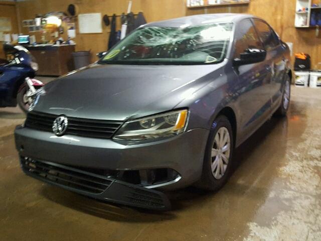 3VW2K7AJ8CM301438 - 2012 VOLKSWAGEN JETTA BASE ნაცრისფერი ფოტო 2