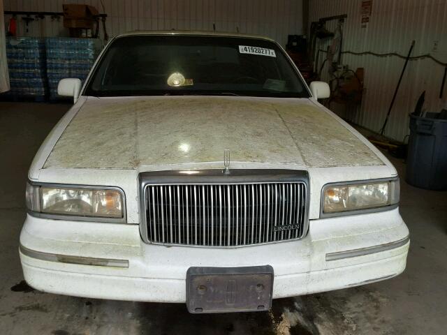 1LNLM81W7SY671748 - 1995 LINCOLN TOWN CAR E WHITE photo 9