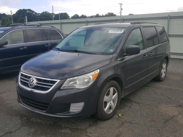 2V4RW3DG1BR659539 - 2011 VOLKSWAGEN ROUTAN SE CHARCOAL photo 2