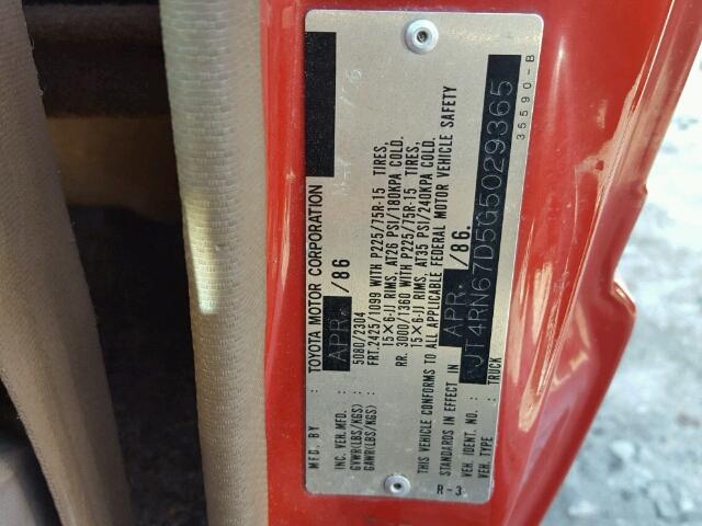 JT4RN67D5G5029365 - 1986 TOYOTA PICKUP RED photo 10