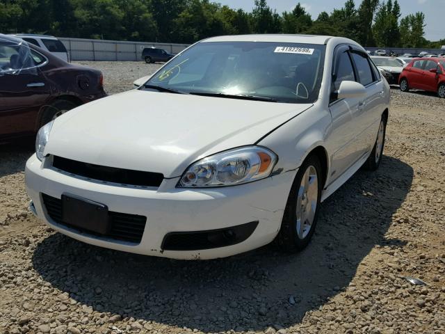 2G1WD57CX91109877 - 2009 CHEVROLET IMPALA SS WHITE photo 2