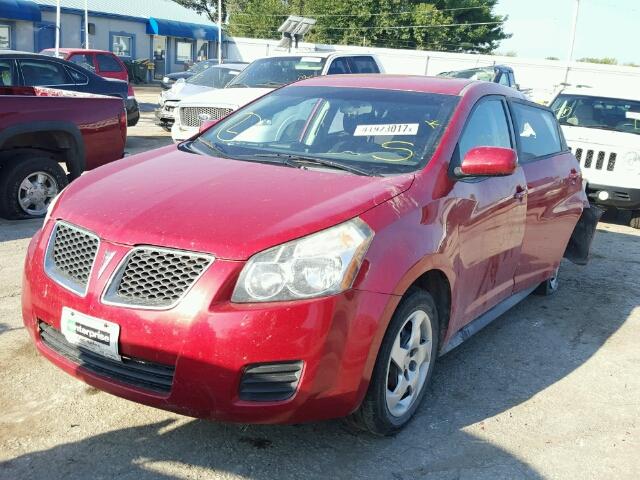 5Y2SP6E80AZ420036 - 2010 PONTIAC VIBE RED photo 2