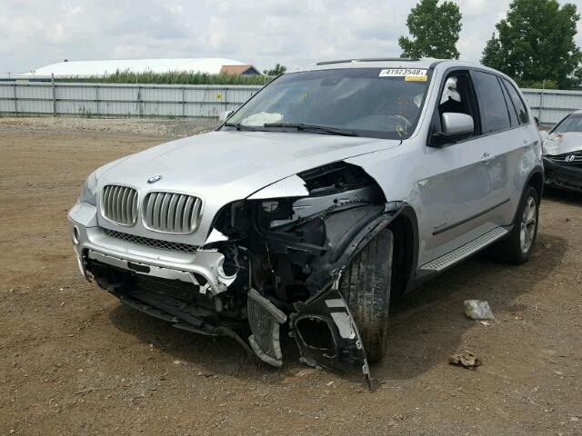 5UXZV8C58BL419700 - 2011 BMW X5 XDRIVE5 SILVER photo 2