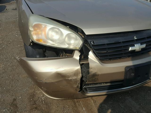 1G1ZS58F28F107169 - 2008 CHEVROLET MALIBU LS GOLD photo 9