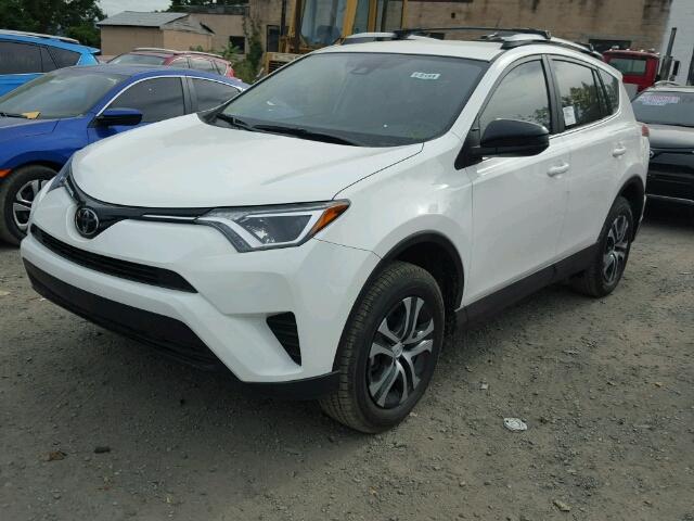 JTMZFREV5HJ713013 - 2017 TOYOTA RAV4 WHITE photo 2