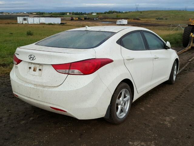 5NPDH4AEXDH374362 - 2013 HYUNDAI ELANTRA GL WHITE photo 4