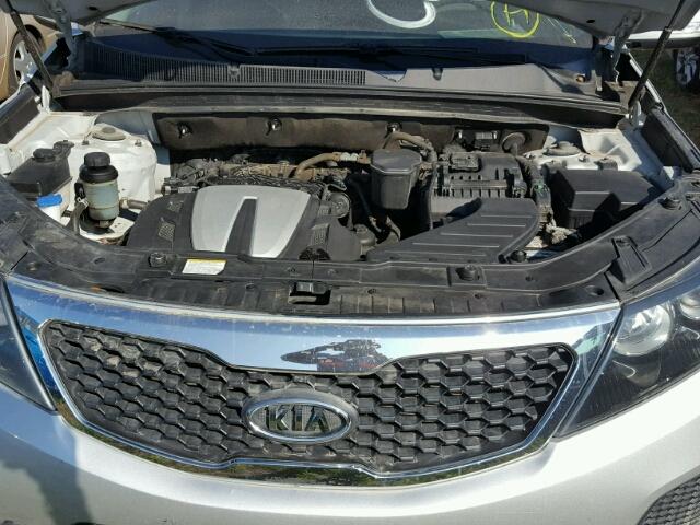 5XYKTDA27CG253452 - 2012 KIA SORENTO GRAY photo 7