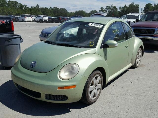 3VWPW31C97M521200 - 2007 VOLKSWAGEN NEW BEETLE 绿色 照片 2