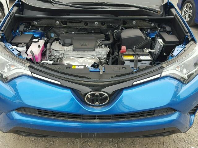 JTMZFREV9HJ134445 - 2017 TOYOTA RAV4 蓝色 照片 7