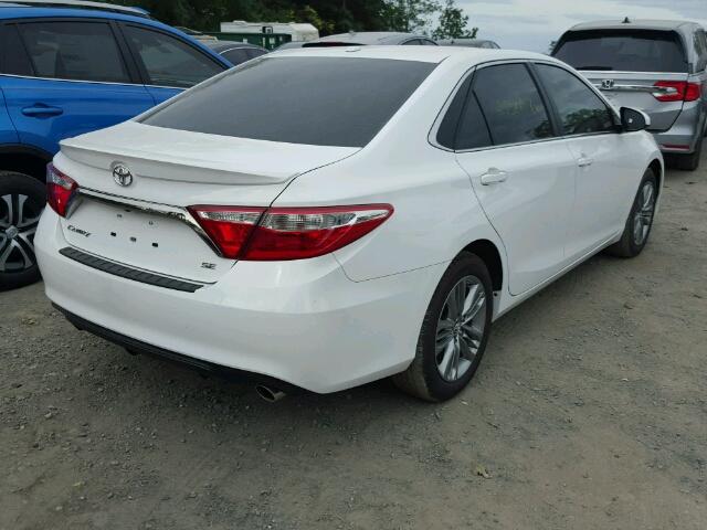 4T1BF1FK4HU437537 - 2017 TOYOTA CAMRY WHITE photo 4