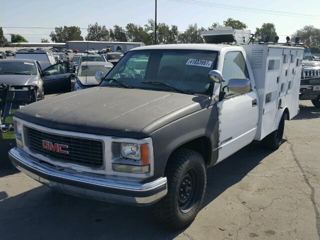 1GDGC24R2YF422835 - 2000 GMC SIERRA WHITE photo 2