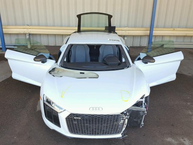 WUAKBAFX0H7902554 - 2017 AUDI R8 5.2 PLU WHITE photo 6