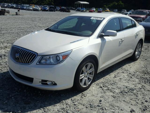 1G4GF5G33DF130461 - 2013 BUICK LACROSSE P WHITE photo 2