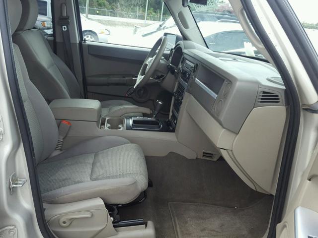 1J8HG48K48C179545 - 2008 JEEP COMMANDER TAN photo 5