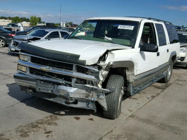 1GNFK16R9WJ329564 - 1998 CHEVROLET SUBURBAN K WHITE photo 2