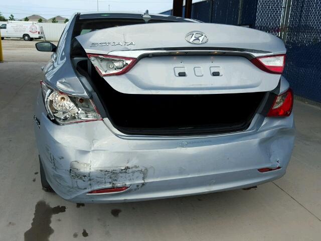 5NPEB4AC9DH578672 - 2013 HYUNDAI SONATA GLS SILVER photo 9