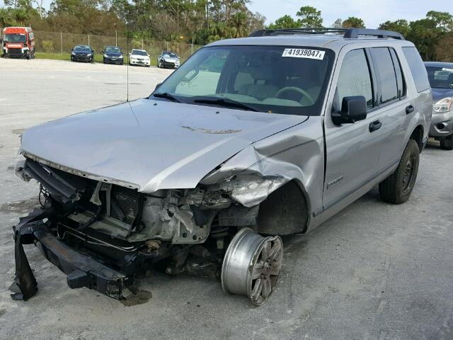 1FMEU62E16UA23063 - 2006 FORD EXPLORER X SILVER photo 2