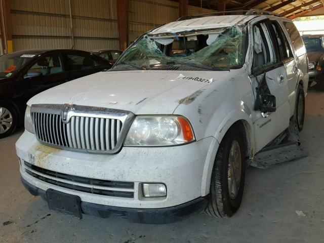 5LMFU27506LJ06900 - 2006 LINCOLN NAVIGATOR WHITE photo 2