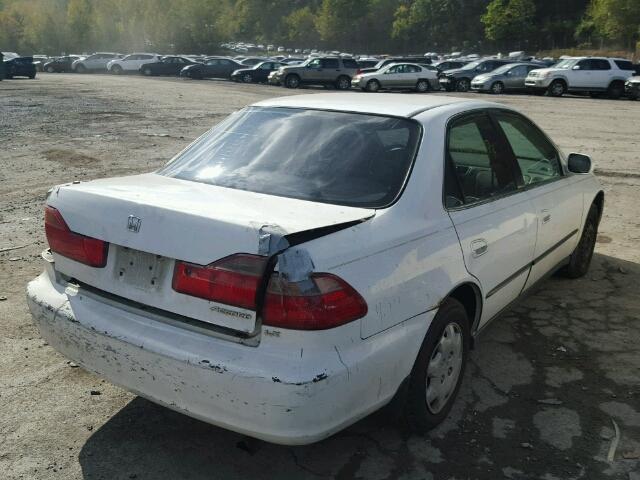 1HGCG6655YA045733 - 2000 HONDA ACCORD LX WHITE photo 4