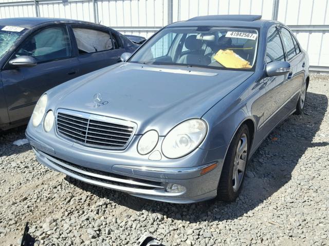 WDBUF65J94A584627 - 2004 MERCEDES-BENZ E 320 BLUE photo 2