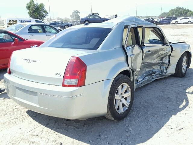 2C3LA53G76H115364 - 2006 CHRYSLER 300 GREEN photo 4