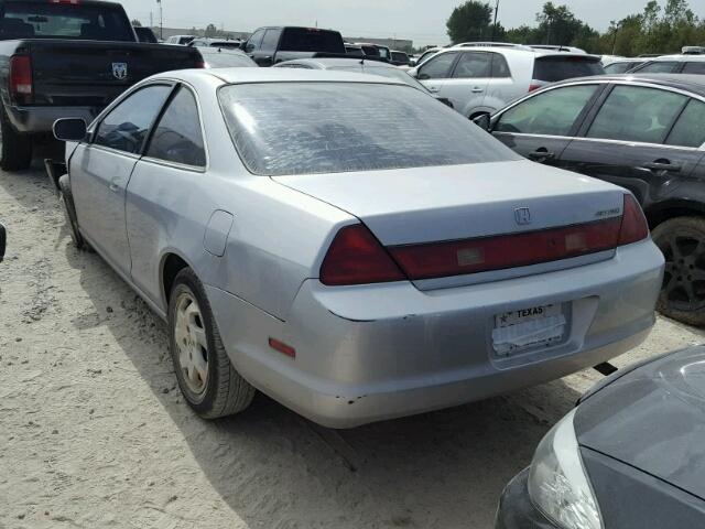 1HGCG3258YA035296 - 2000 HONDA ACCORD SILVER photo 3