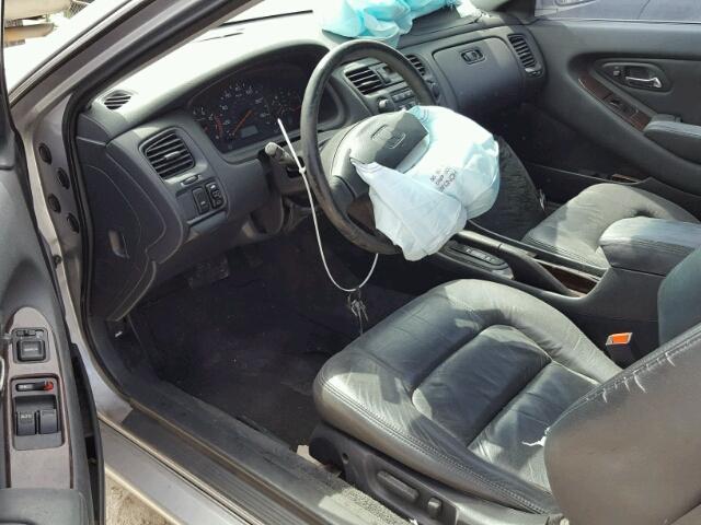 1HGCG3258YA035296 - 2000 HONDA ACCORD SILVER photo 9