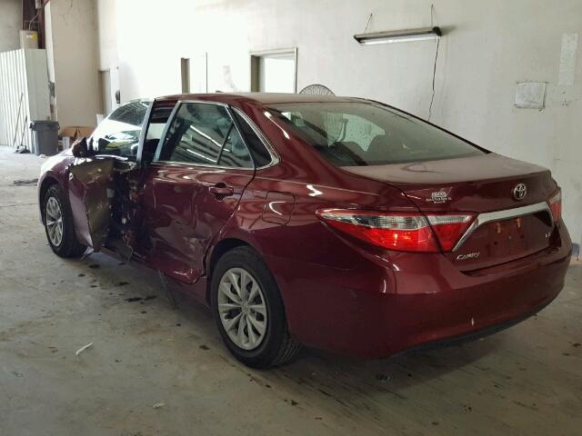 4T1BF1FK2FU884025 - 2015 TOYOTA CAMRY LE RED photo 3