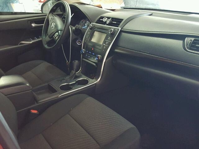 4T1BF1FK2FU884025 - 2015 TOYOTA CAMRY LE 红色 照片 5