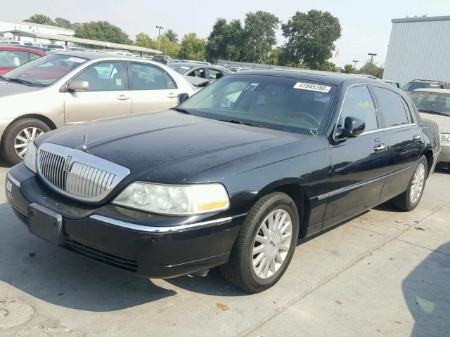 1LNHM82W03Y694889 - 2003 LINCOLN TOWN CAR S BLACK photo 2