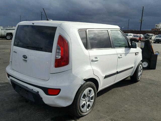 KNDJT2A52C7387910 - 2012 KIA SOUL WHITE photo 4