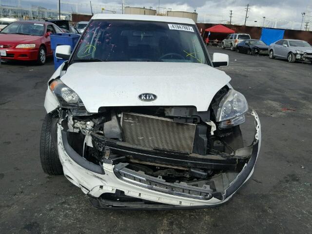 KNDJT2A52C7387910 - 2012 KIA SOUL WHITE photo 9