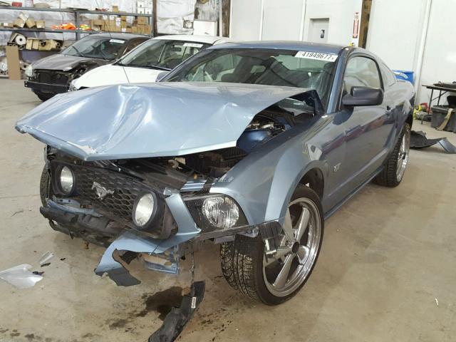 1ZVFT82H665112751 - 2006 FORD MUSTANG GT BLUE photo 2