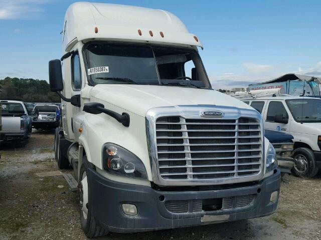 3AKJGLD68FSGG5019 - 2015 FREIGHTLINER CASCADIA 1 WHITE photo 1
