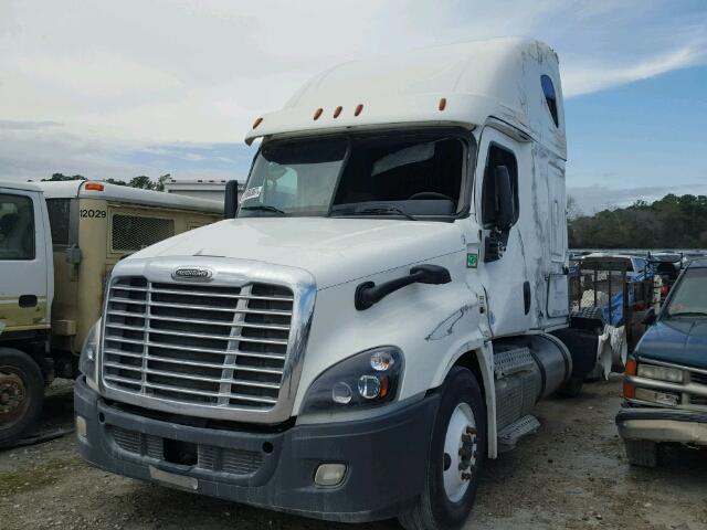 3AKJGLD68FSGG5019 - 2015 FREIGHTLINER CASCADIA 1 WHITE photo 2