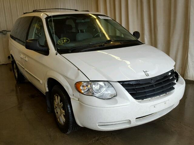 2A4GP54L77R311706 - 2007 CHRYSLER TOWN & COU WHITE photo 1