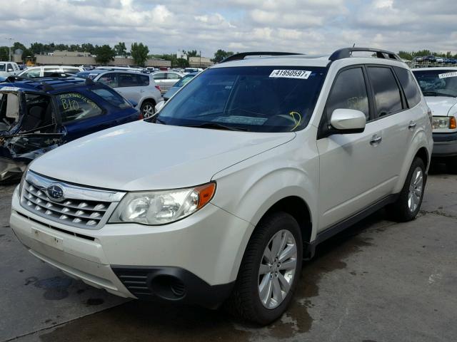 JF2SHBDC6BH720880 - 2011 SUBARU FORESTER 2 WHITE photo 2