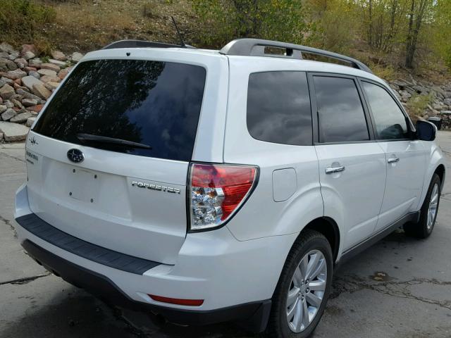 JF2SHBDC6BH720880 - 2011 SUBARU FORESTER 2 WHITE photo 4