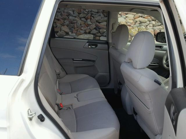 JF2SHBDC6BH720880 - 2011 SUBARU FORESTER 2 WHITE photo 6
