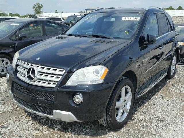 4JGBB7CB7BA648548 - 2011 MERCEDES-BENZ ML 550 4MA BLACK photo 2