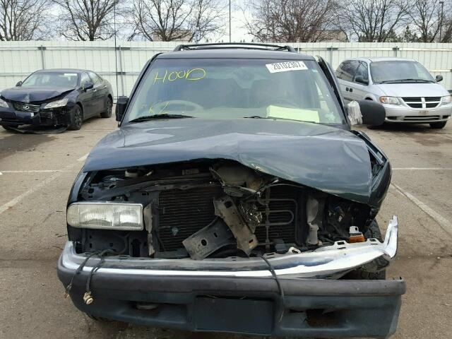 1GNDT13W11K224440 - 2001 CHEVROLET BLAZER GREEN photo 9