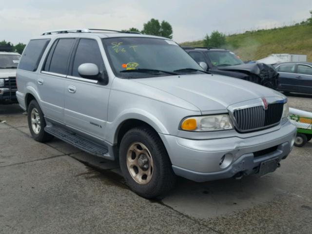 5LMFU28A5YLJ37591 - 2000 LINCOLN NAVIGATOR SILVER photo 1