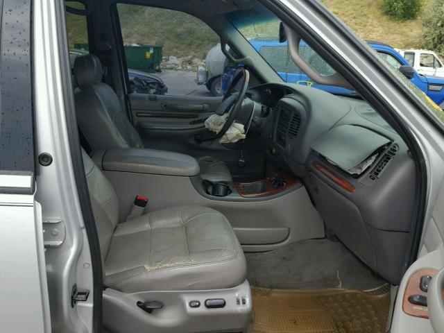 5LMFU28A5YLJ37591 - 2000 LINCOLN NAVIGATOR SILVER photo 5