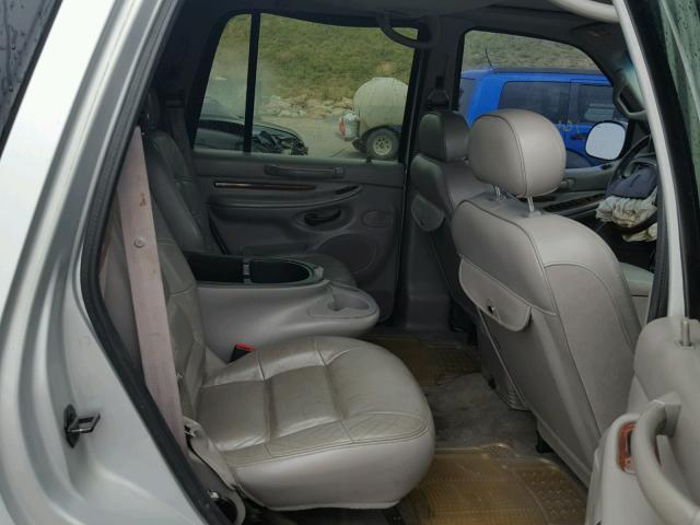 5LMFU28A5YLJ37591 - 2000 LINCOLN NAVIGATOR SILVER photo 6