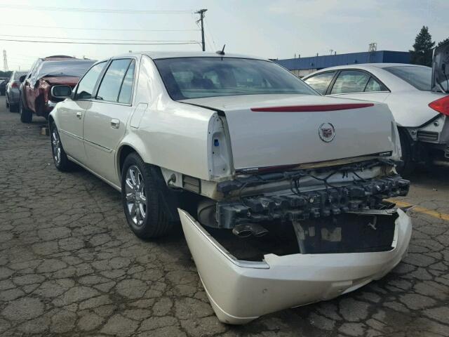 1G6KD57Y28U204425 - 2008 CADILLAC DTS CREAM photo 3