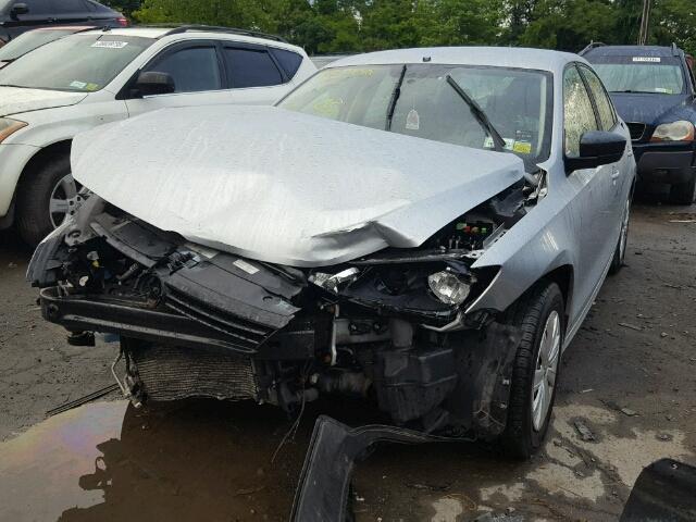 3VW2K7AJ3EM411042 - 2014 VOLKSWAGEN JETTA BASE Արծաթագույն լուսանկար 2