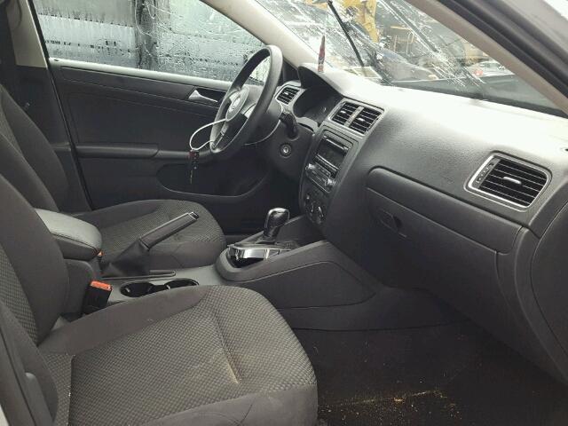 3VW2K7AJ3EM411042 - 2014 VOLKSWAGEN JETTA BASE Արծաթագույն լուսանկար 5